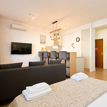 Casa Roberto - Studio Apartment, Lift, Ac, Car Parking - Extra Порту Экстерьер фото