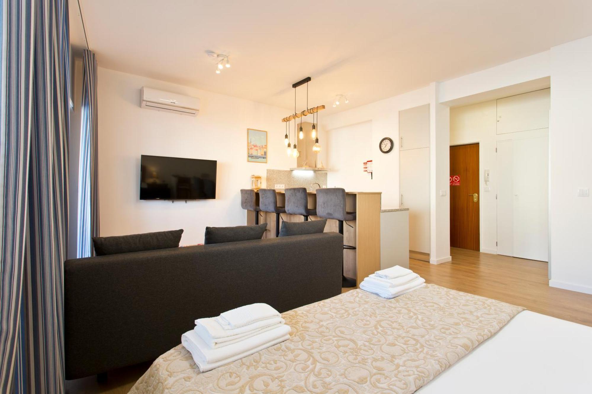 Casa Roberto - Studio Apartment, Lift, Ac, Car Parking - Extra Порту Экстерьер фото