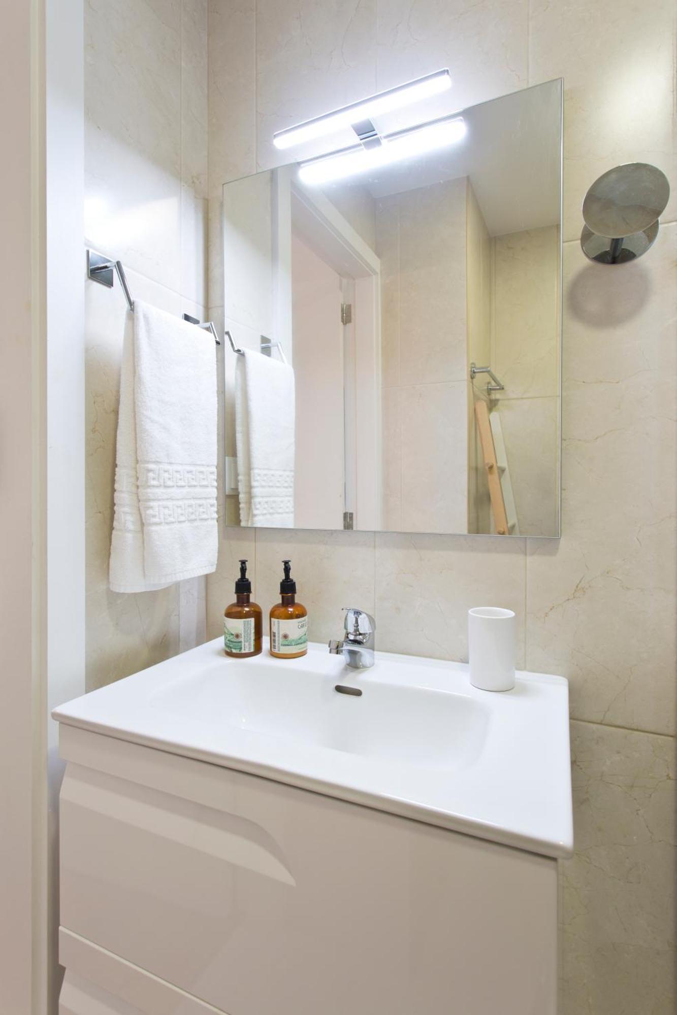 Casa Roberto - Studio Apartment, Lift, Ac, Car Parking - Extra Порту Экстерьер фото