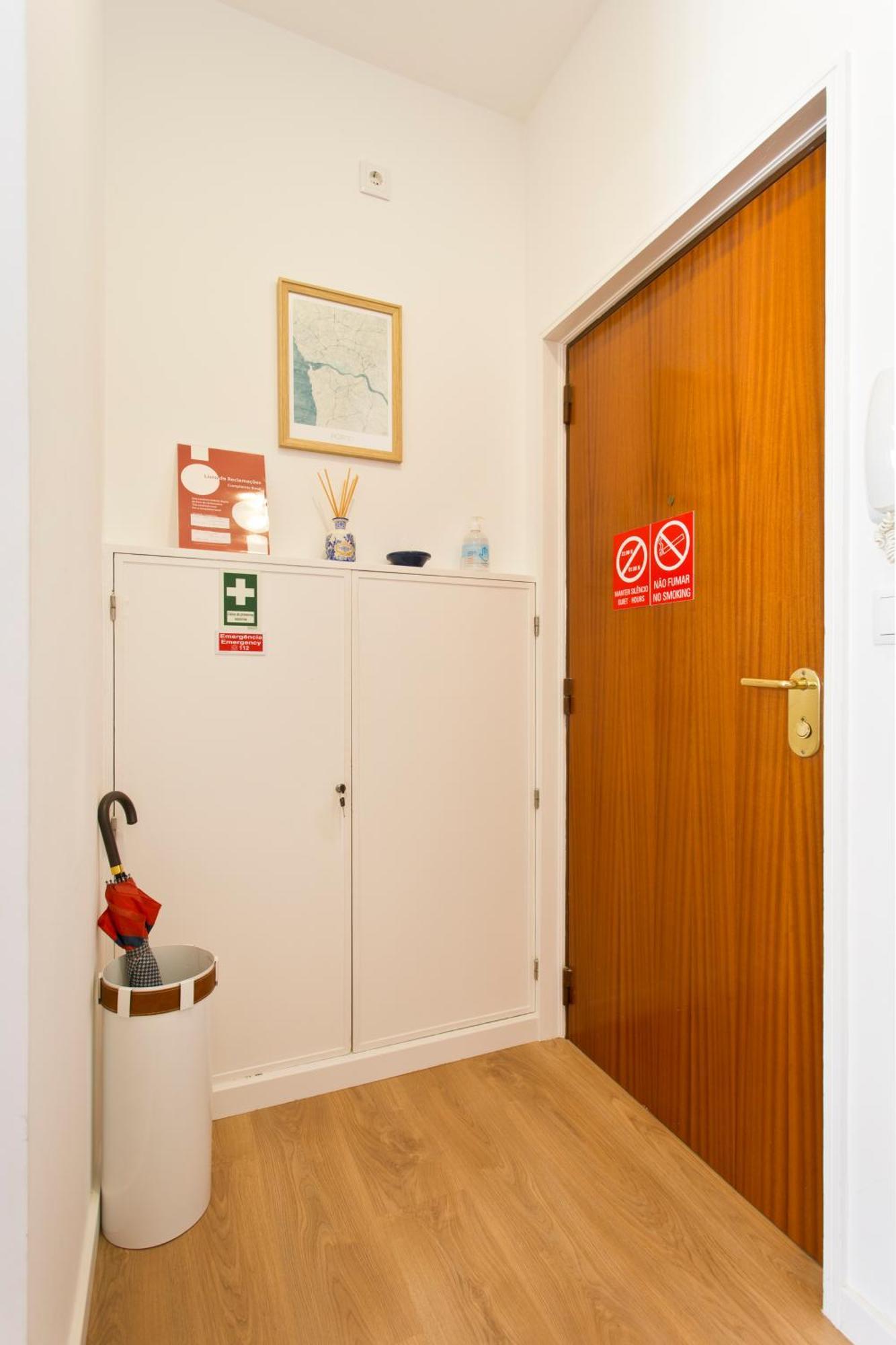 Casa Roberto - Studio Apartment, Lift, Ac, Car Parking - Extra Порту Экстерьер фото